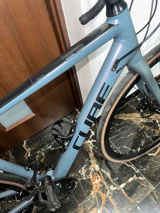 Bicicleta Cube axial race