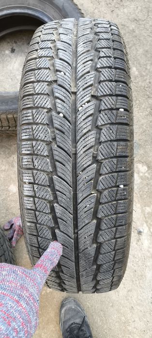 Продам резину на машину