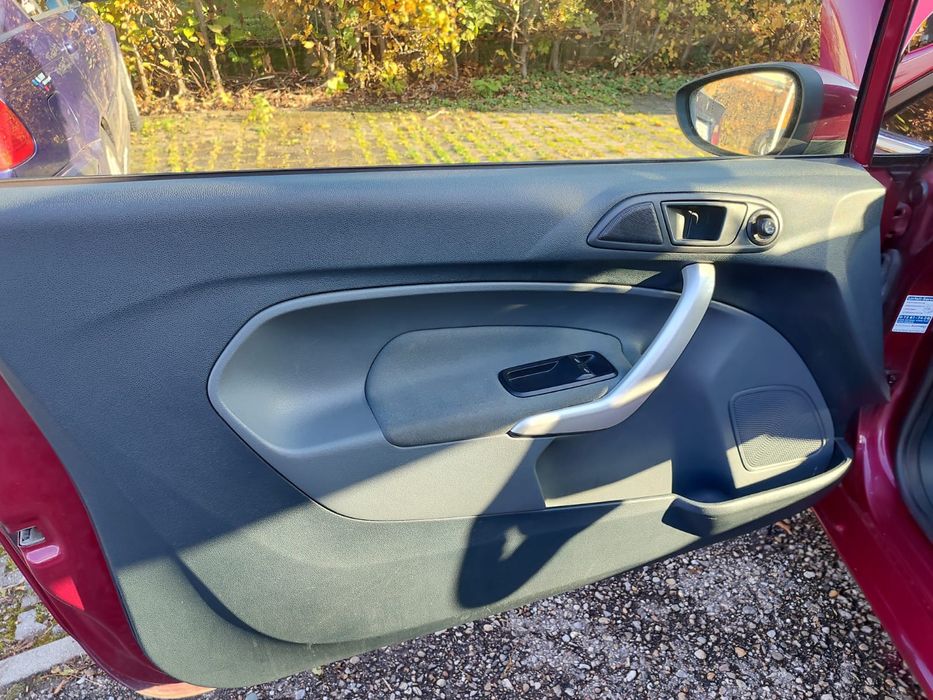 Vând Ford Fiesta Titanium 2010