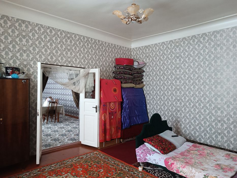 Ховли сотилади..