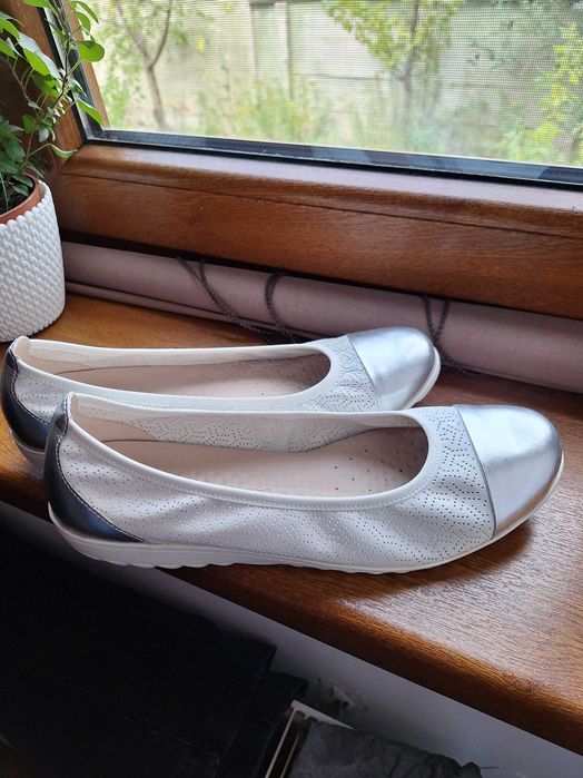 Balerini Caprice femei albi cu argintiu superbi numarul 42