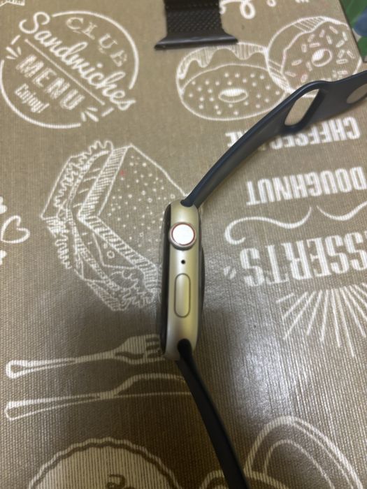 Apple watch SE 2022 година