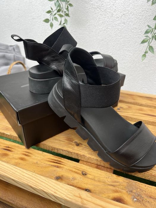 Черни сандали естествена кожа