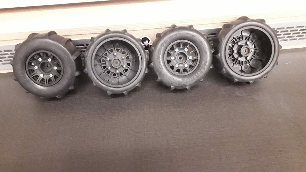 Калёса для радиопровляемой машинки.