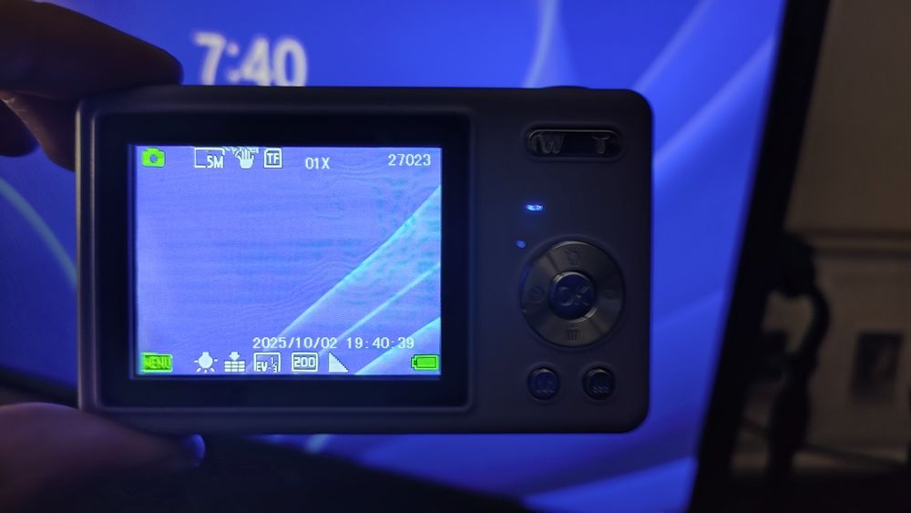 Vând cameră foto/video 4K cu accesorii, noua