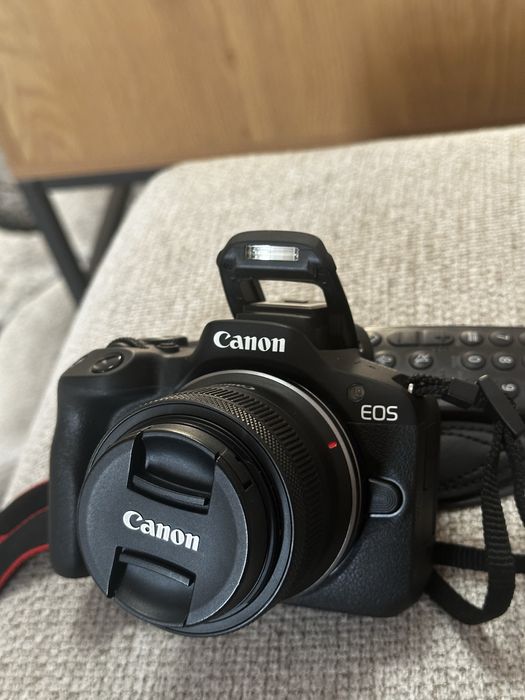 CANON EOS R50 kit(obiectiv 18-45mm IS STM)-stare impecabila,garantie