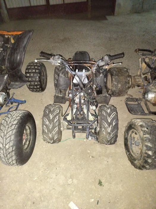 Vând 3 ATV de 107