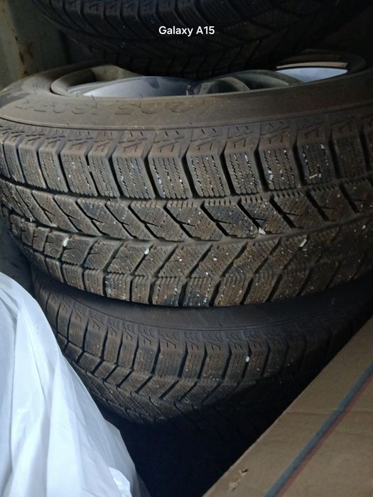 Продам комплект диски  с резиной