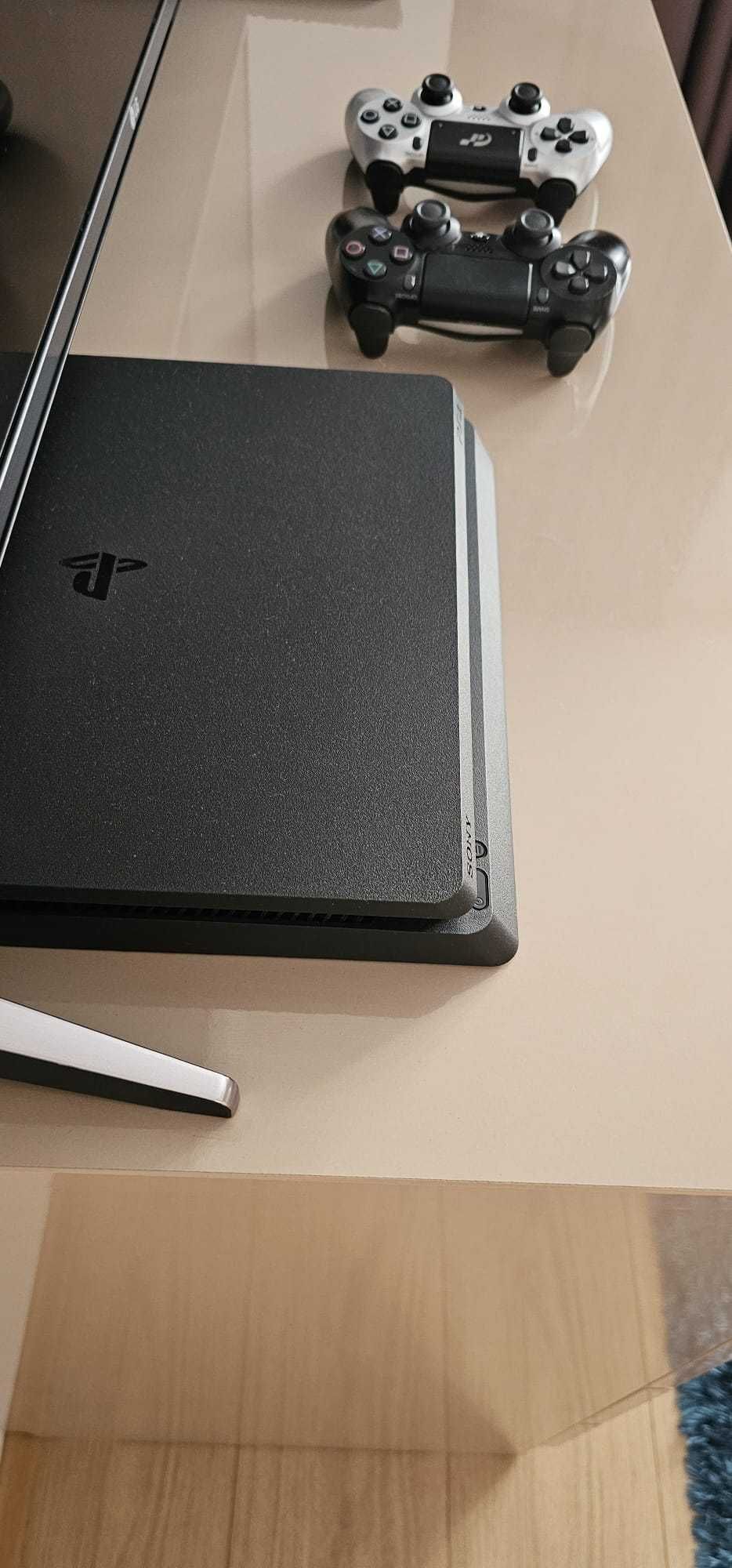 Play Station 4 (PS4), Slim, 1 TB + 2 Controllere