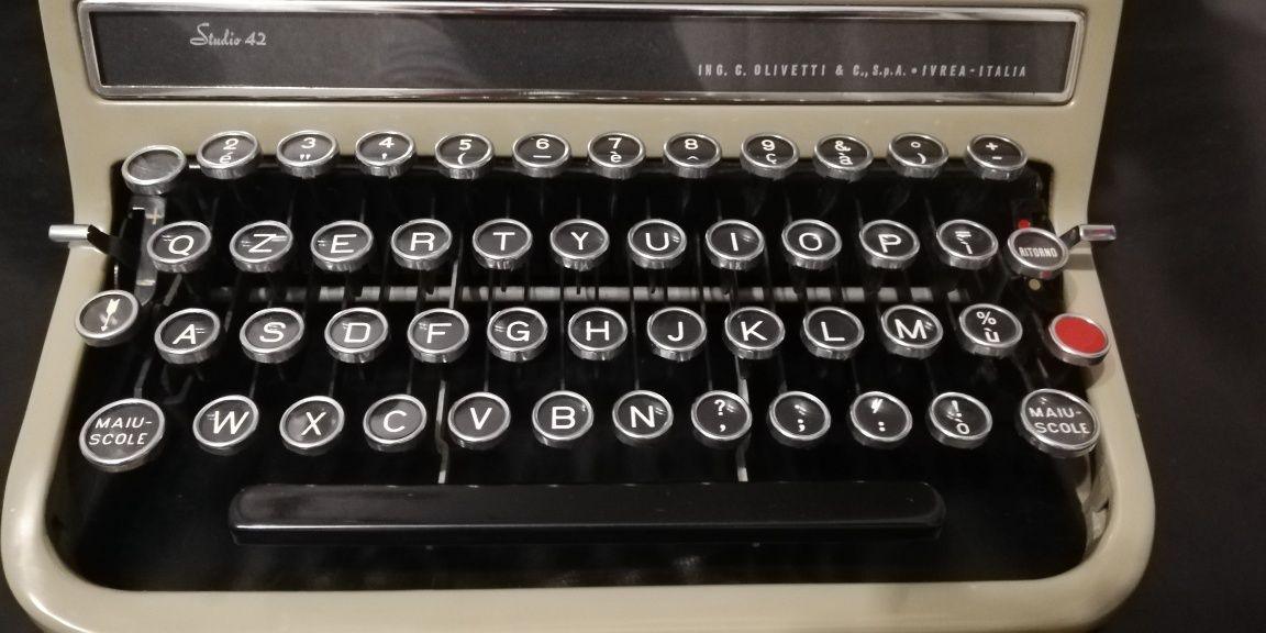 Mașina de scris olivetti studio 42