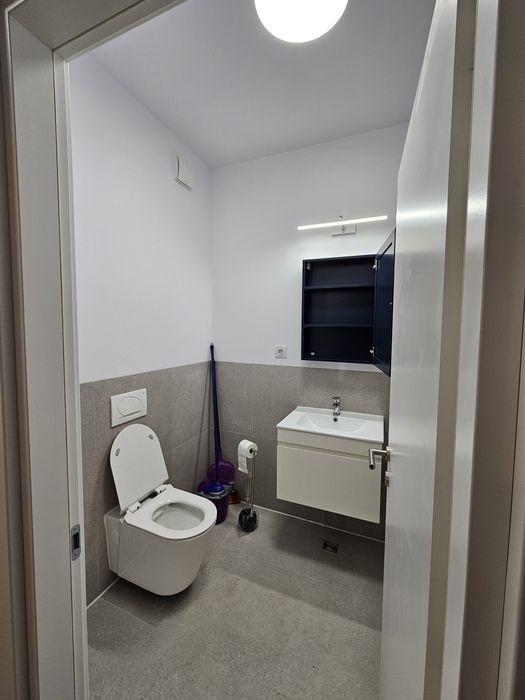 Inchiriez apartament cu 2 camere (Dormitor + Living) SILK si parcare