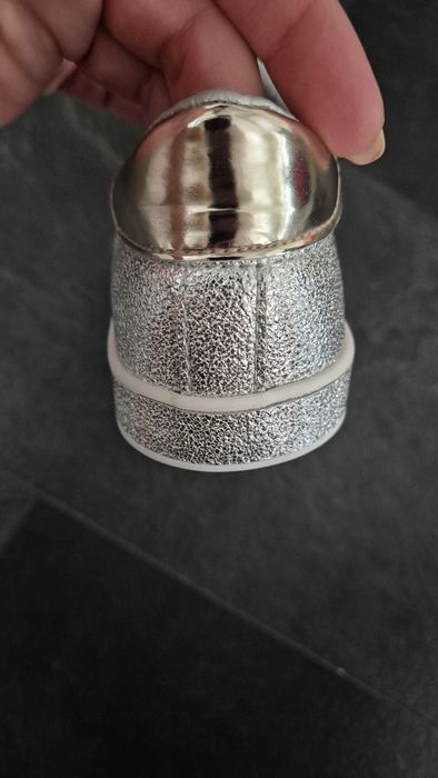 Чисто нови спортни обувки