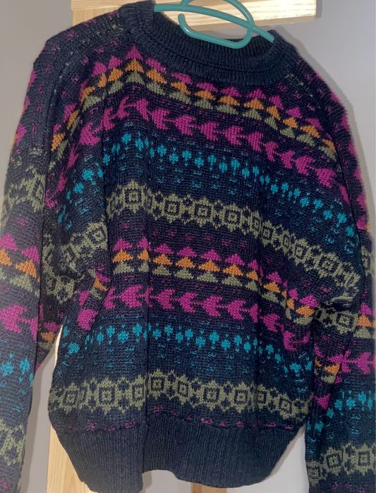 Цветни пуловери и жилетки