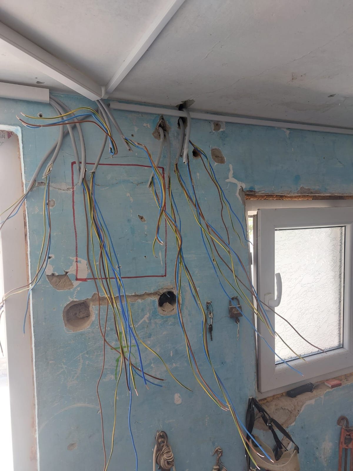 Electrician execut si repar instalatii electrice