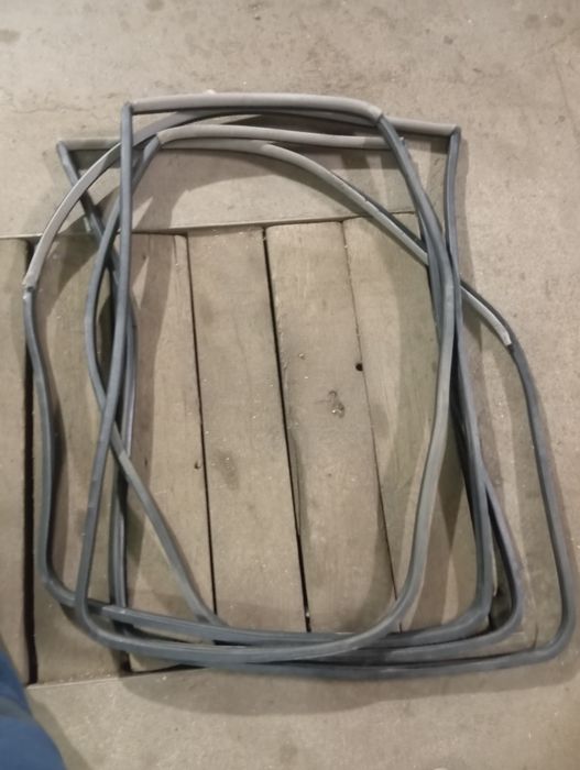 Дверные уплотнитеи Ауди С4.