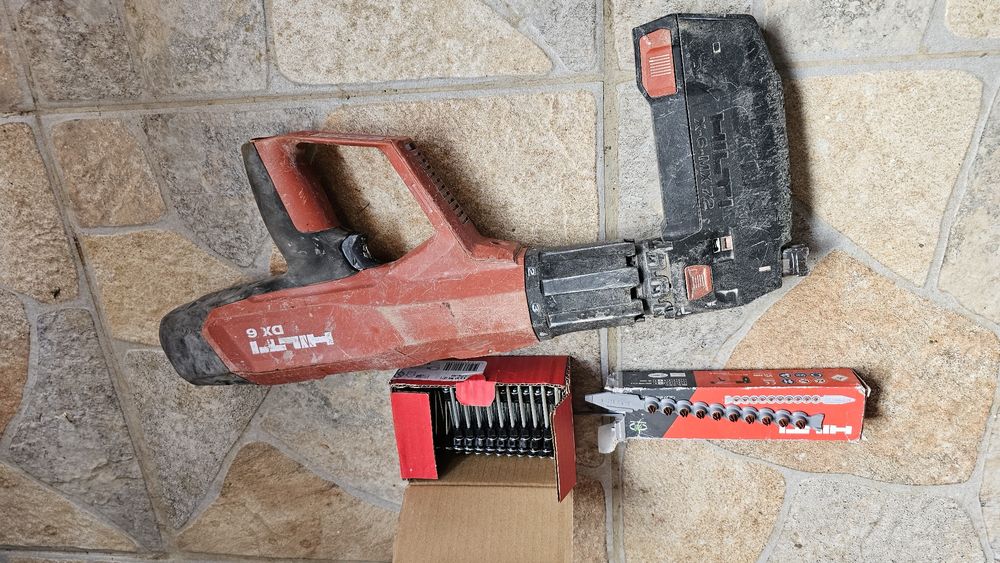 Pistol DX6 cu capse Hilty