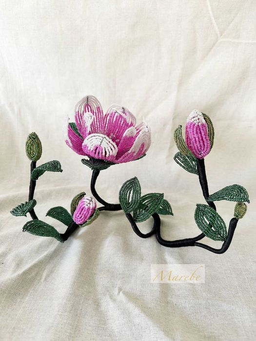 Aranjament floral unicat- Magnolie realizata manual din mărgele
