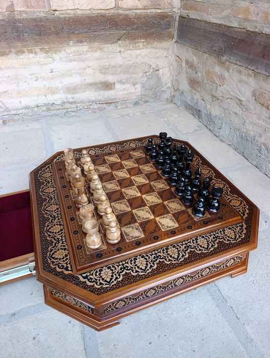 Shaxmat 50×50 sm yongʻoq daraxtidan yasalgan