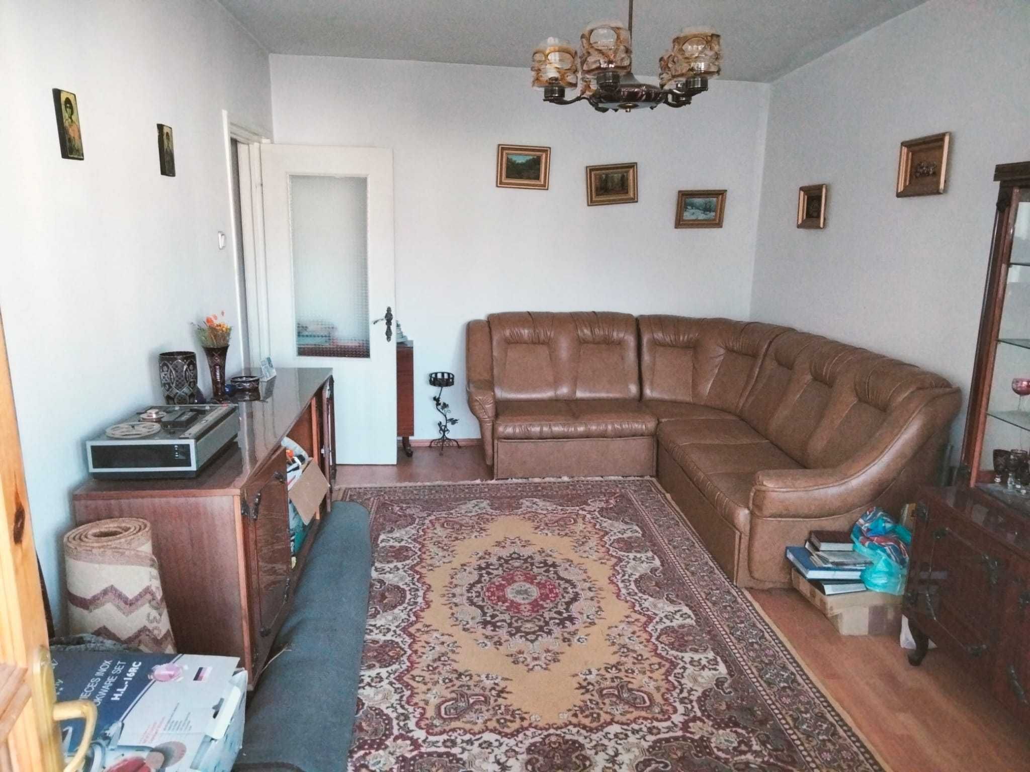 Apartament cu 3 camere in centrul orasului Comanesti