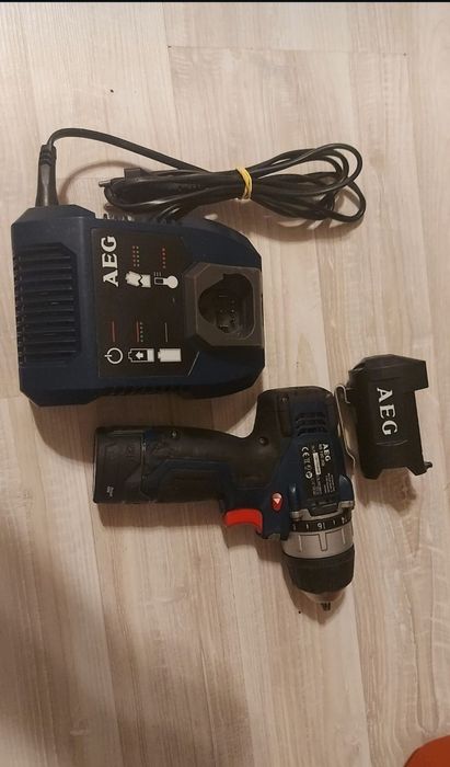 Bormasina AEG 12 V