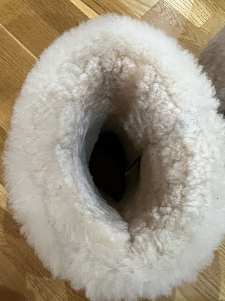 Висококачествени ботуши с агнешка вълна неразличими от UGG