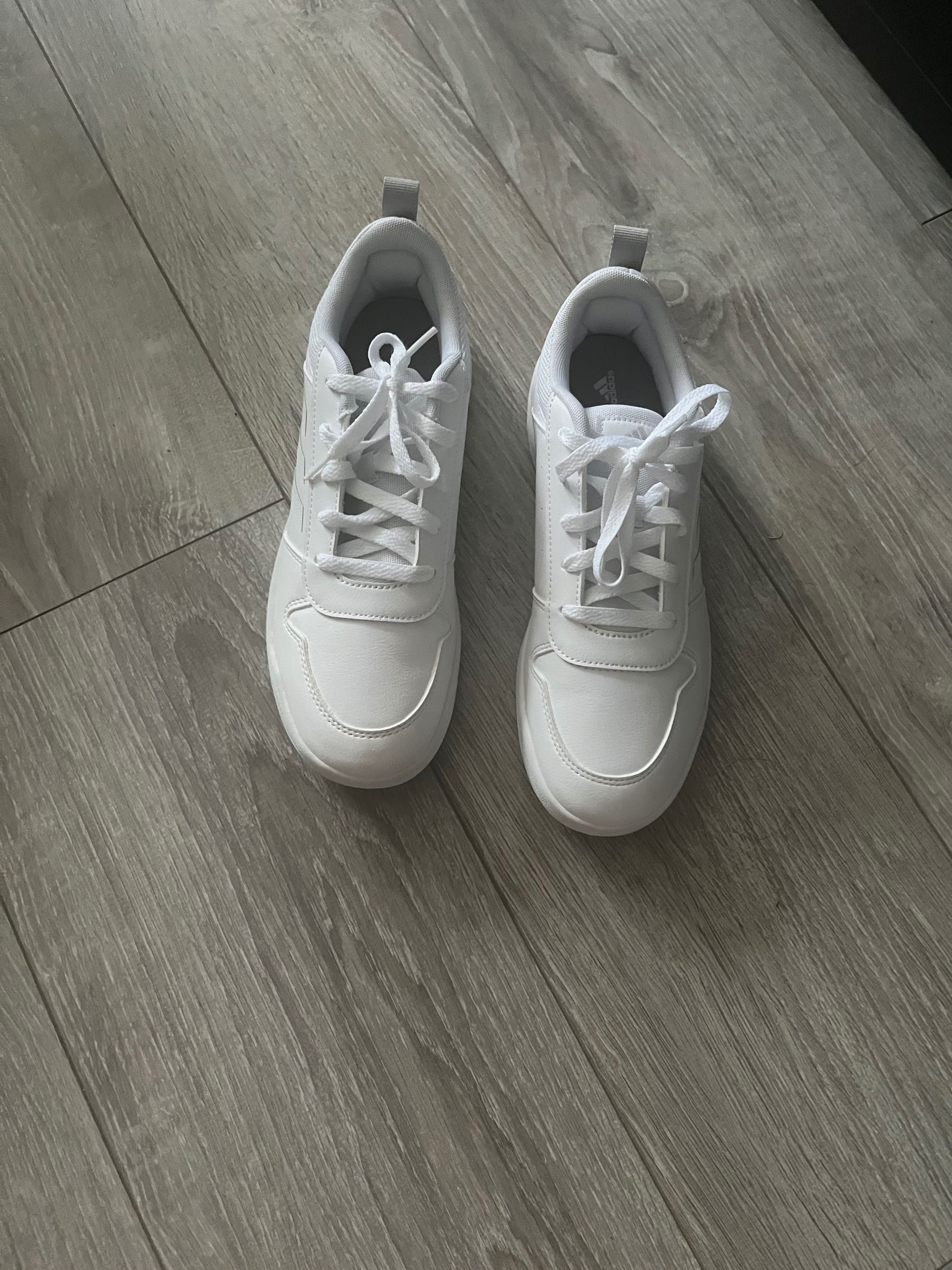 Чисто нови маратонки Adidas Tensuar K
