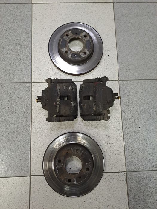 Суппорты передние Ниссан Примера П11