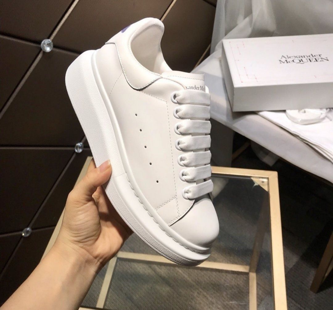 Налични Alexander McQueen Дамски Маратонки