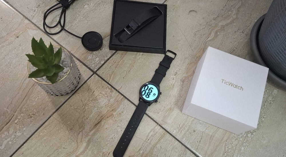 TicWatch c2+ GPS WearOs by Google