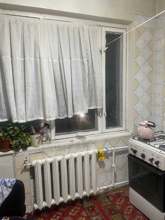 Продаю свою 1/5/5 Юнусабад 15 кв 42 м/к 2/6 балкон 99ю378ь4242