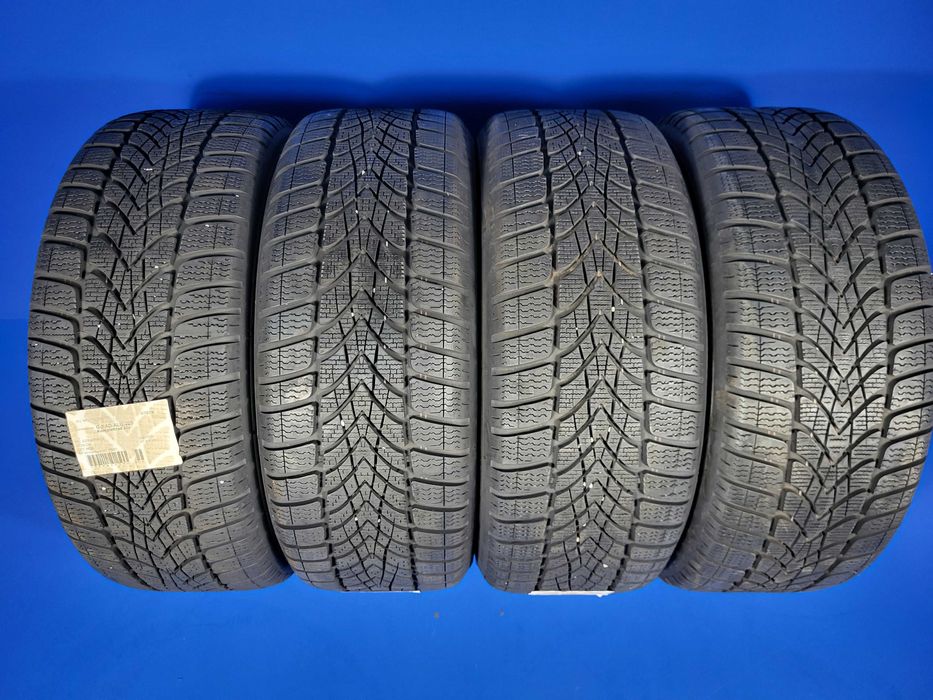 Vand set 4 anvelope ca Noi 225 50 17 Dunlop Sport 7mm  RFT