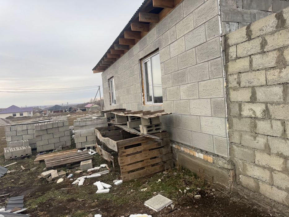 Дом 100 м² в 28 микрорайоне, первая линия, отличное расположение