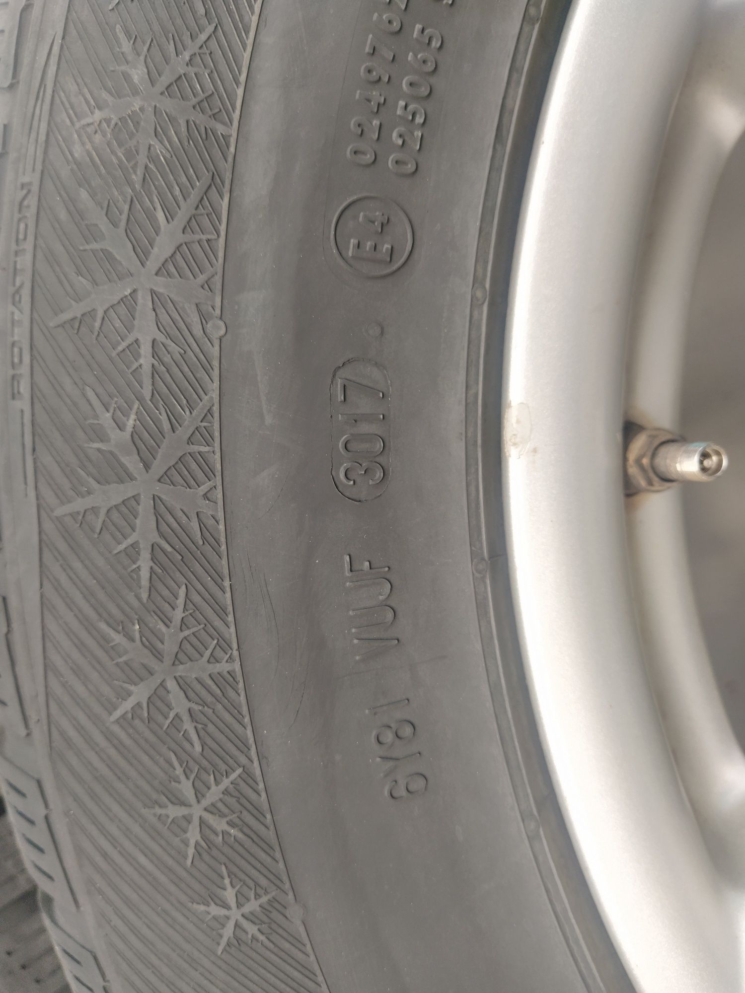 Гуми 235/65R17 с алуминиеви джанти БМВ Х5