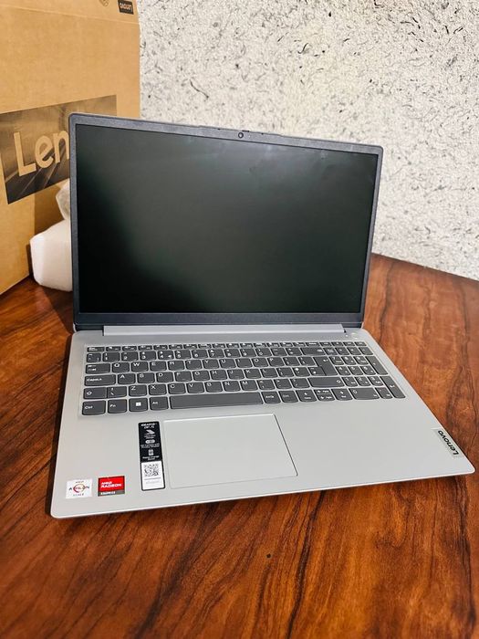 Ноутбук Lenovo holati ideal  studeb ofis dasturlash ishlari  uchun