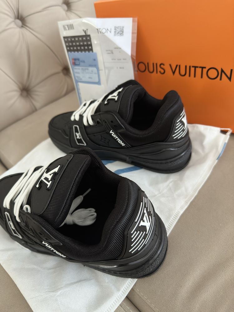 Sneackers LV trainer full box
