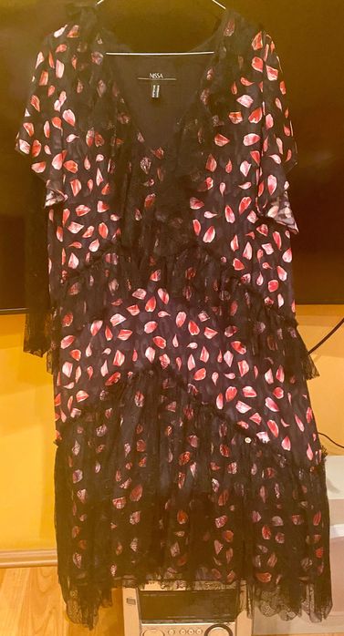 Rochița Nissa cu dantela neagră