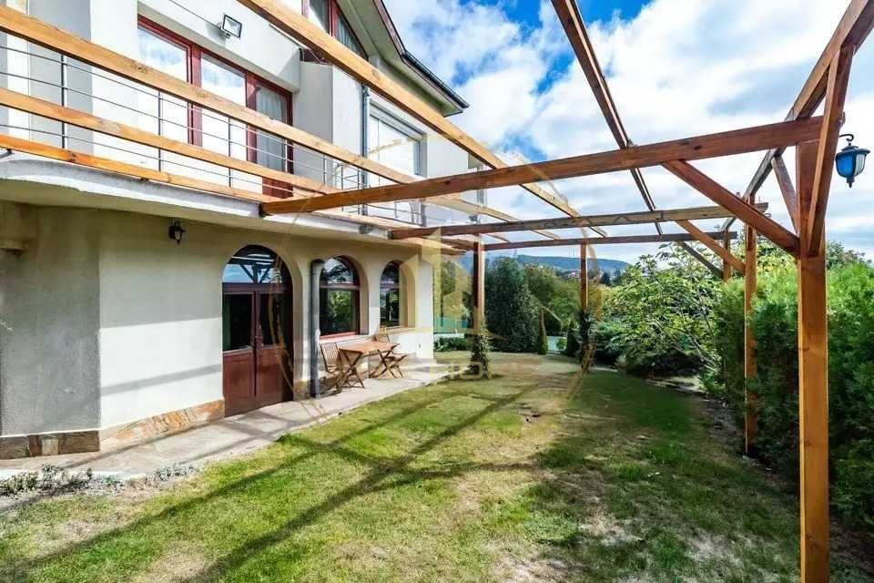 Дава се под наем Къща в Варна, Изгрев - 350 кв.м за 1500 € - Снимка #2