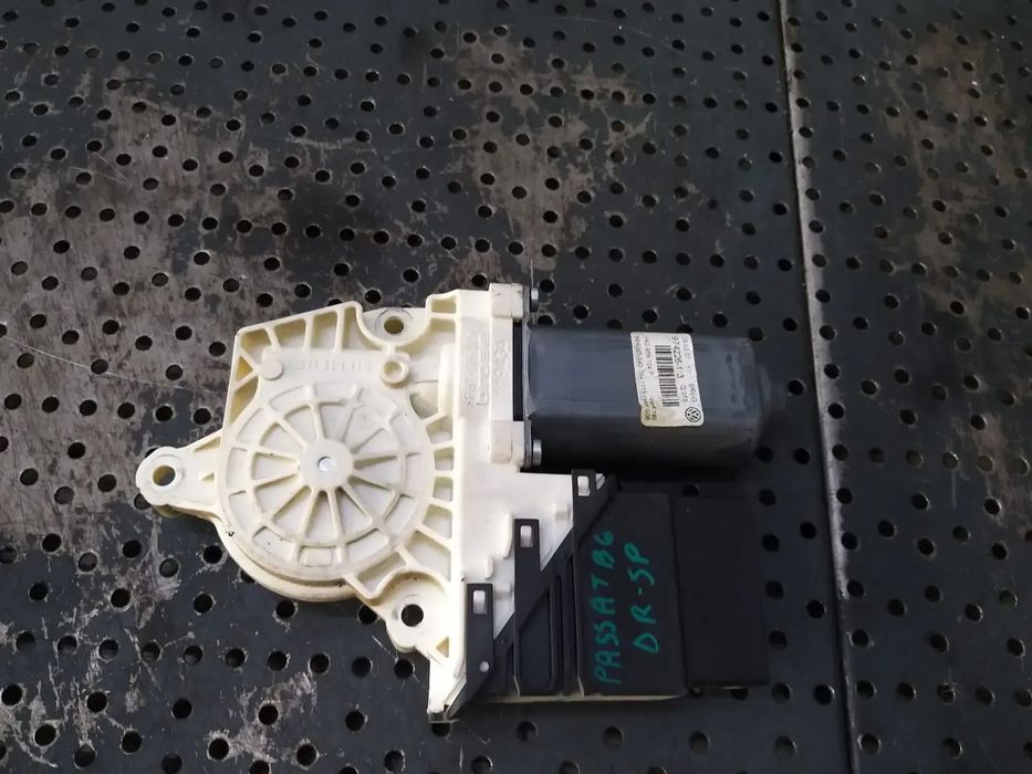 Motoras macara dreapta spate vw passat b6 3c 960092100 7746019700 973622106 974226113 1k0959704p