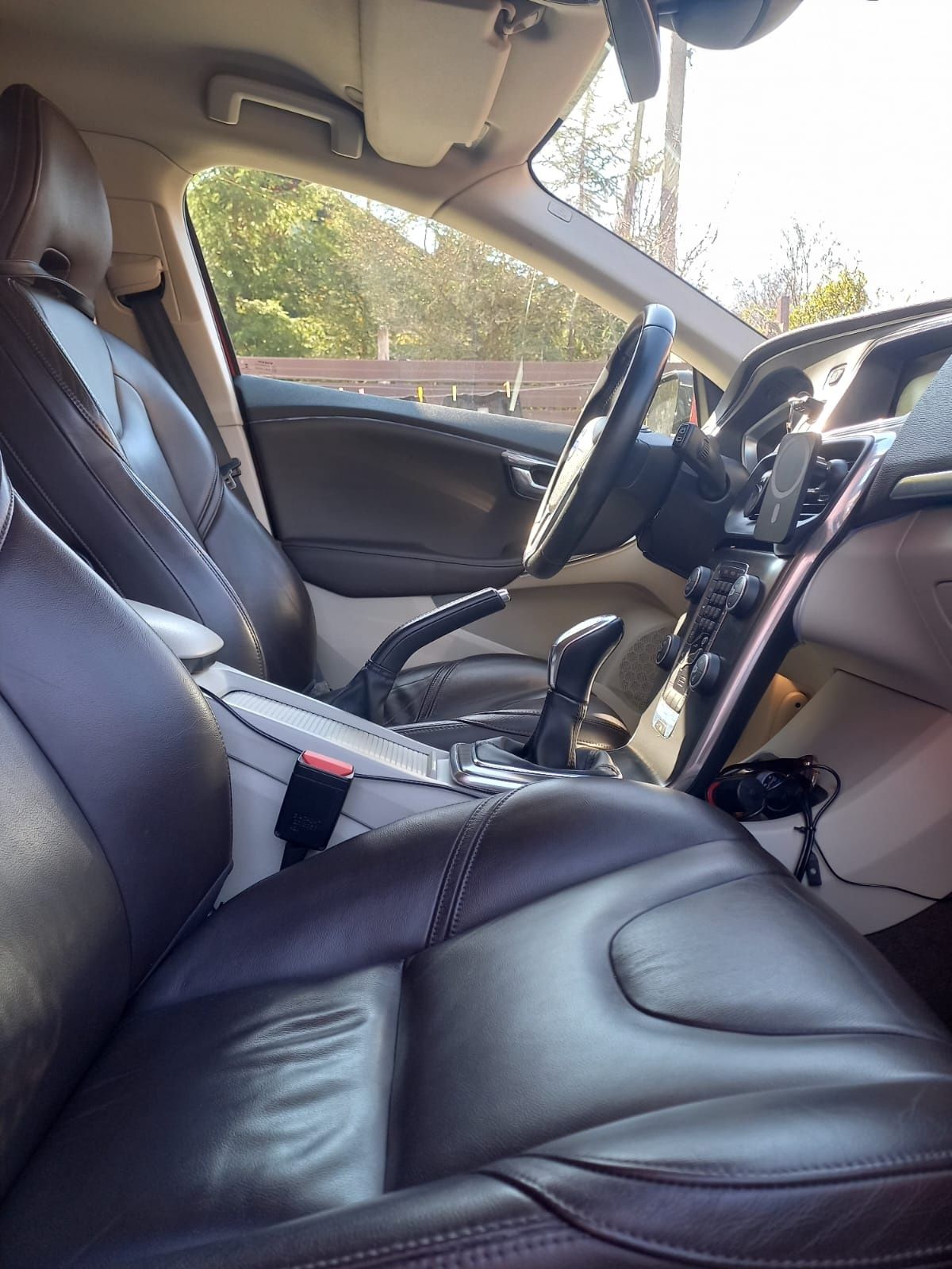Vând Volvo v40 ,1.6d