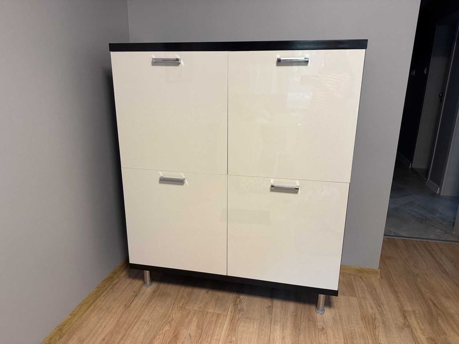 Гардеробна секция, дрешник