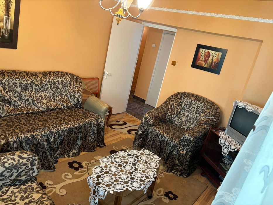 Apartament, centru orasului, 3 camere, decomandat, 2 balcone, centrala