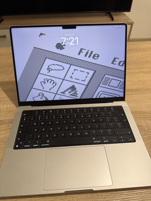 Macbook Pro M4 16 GB RAM  SSD 512 GB Silver в гаранция
