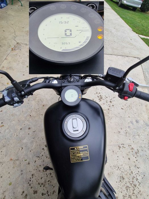 Vând motocicleta QJmotor 300 cc A2