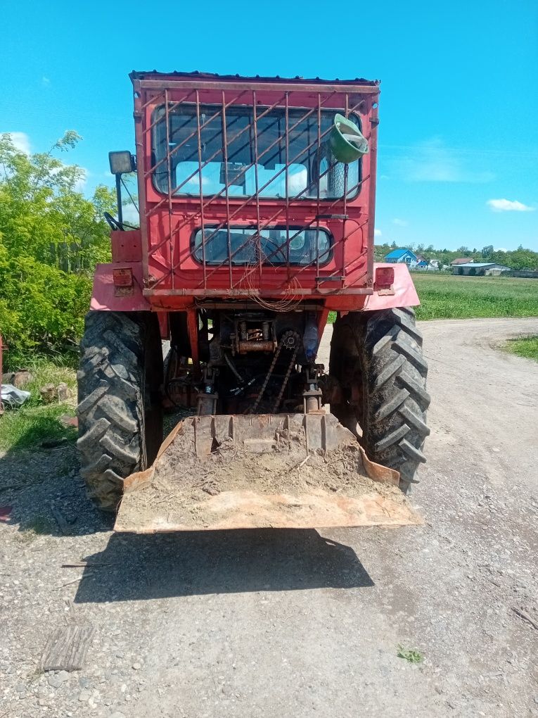 Se vinde două 650 forestier
