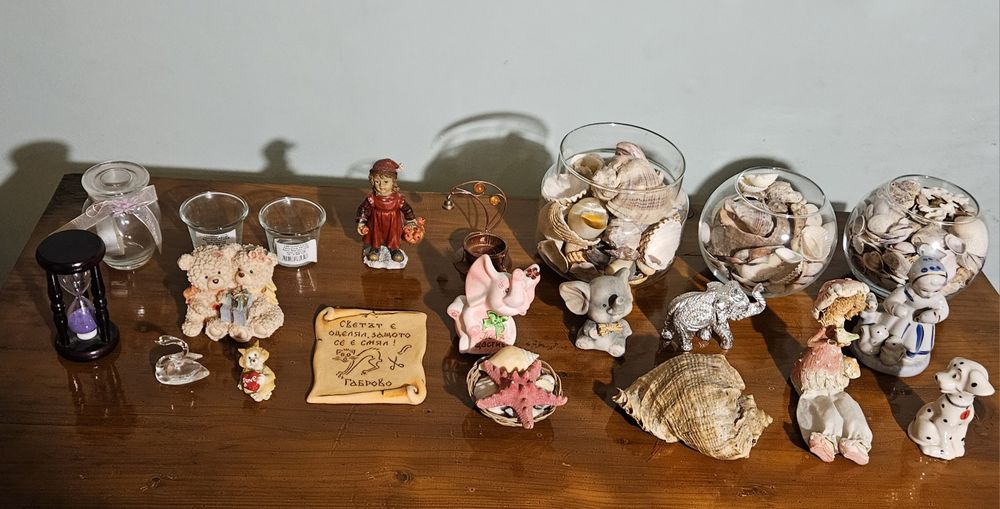 Декорации за дома: сувенири, свещници, миди, вази, ледарка