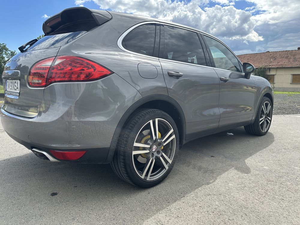 Vand Porsche Cayenne an 2012 impecabila