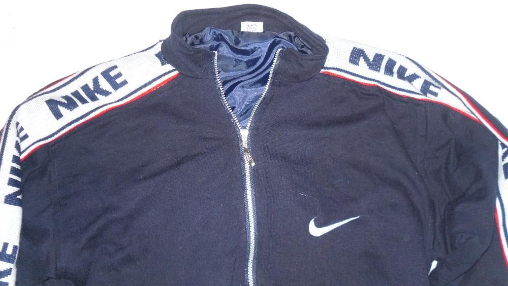 Geaca Nike nr.XL cu captuseala albastru inchis