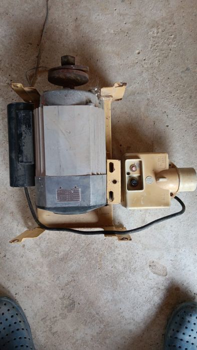 Vând motoare electrice
