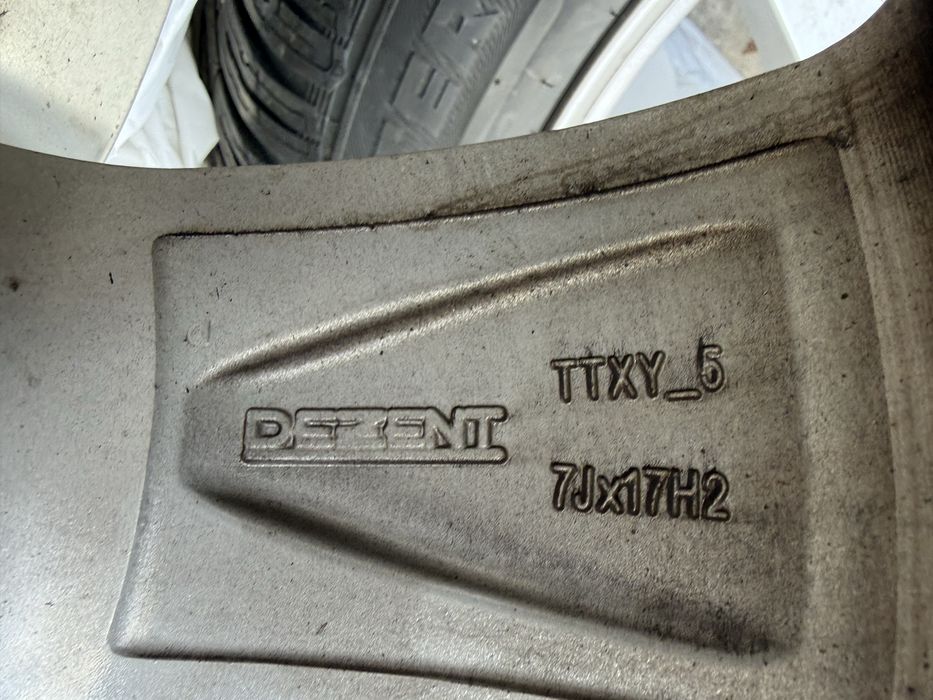 Зимни гуми с джанти DEZENT 215/60/17