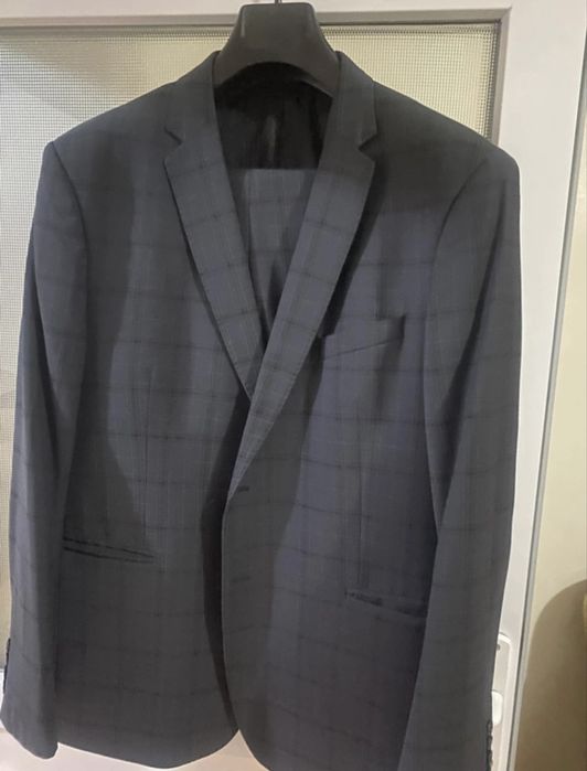 Costum in carouri barbati